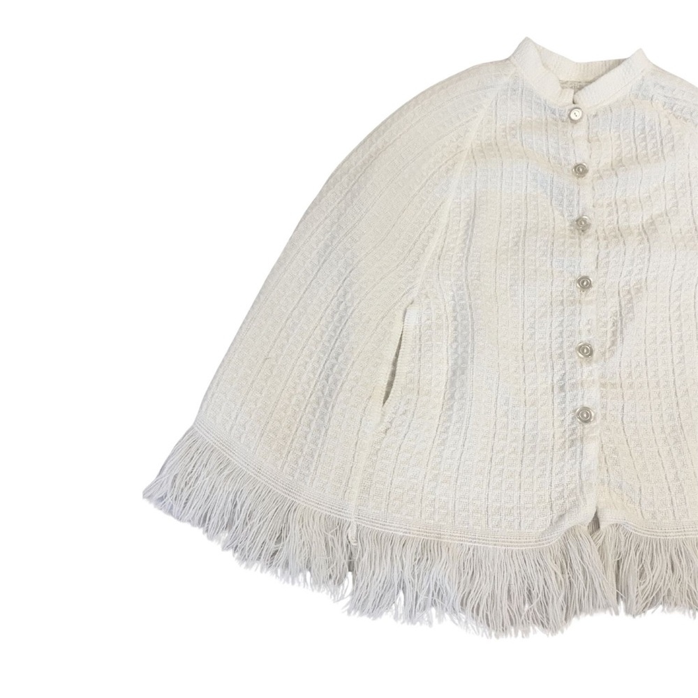 Vintage White Knit Poncho Cape Wedding Fringe Boho Bohemian Hippie Button Up - Picture 2 of 12
